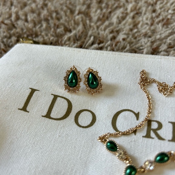 🔹3/$20 Vintage Inspired Emerald green necklace & earrings set - Picture 3 of 4